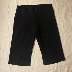 Black capris